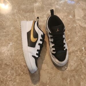 Jordan Kids Sneakers in Black and Gold